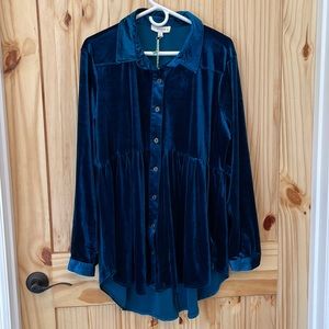 NWT umgee velvet top